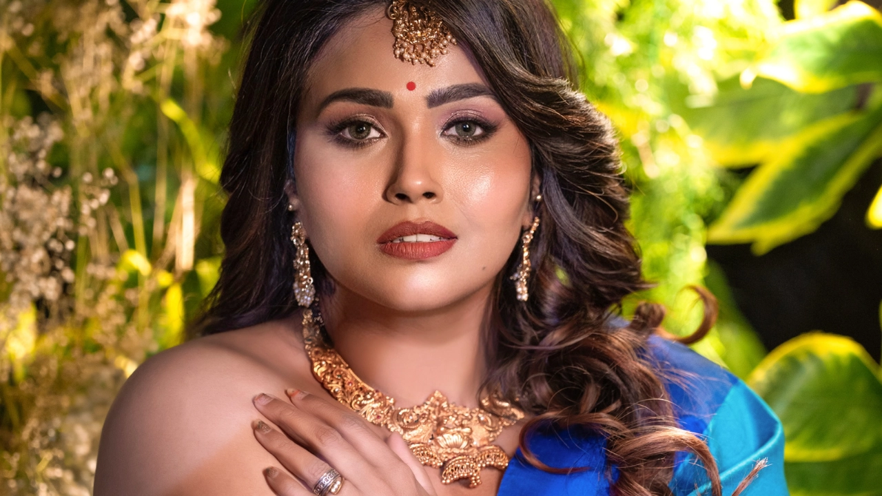 Archana Mariyappan Looks Stunning in Beautiful Blue Saree Shoot